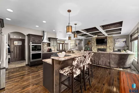 Kitchen - 1005 Andrew Dr, Crooks, SD 57020 photo 4 of 7