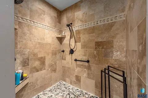 Bath - 1005 Andrew Dr, Crooks, SD 57020 photo 3 of 5