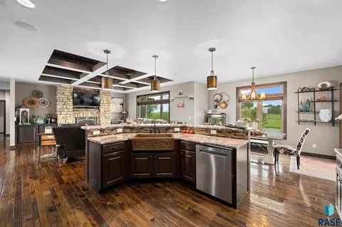 Kitchen - 1005 Andrew Dr, Crooks, SD 57020 photo 5 of 7