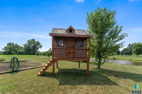 Exterior - 1005 Andrew Dr, Crooks, SD 57020 photo 14 of 26