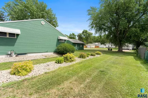 Exterior - 109 10th St E, Jasper, MN 56144 photo 2 of 7
