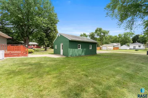 Exterior - 109 10th St E, Jasper, MN 56144 photo 4 of 7