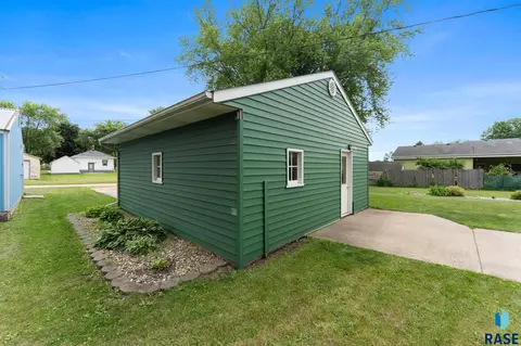 Exterior - 109 10th St E, Jasper, MN 56144 photo 5 of 7