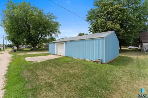 Exterior - 109 10th St E, Jasper, MN 56144 photo 6 of 7