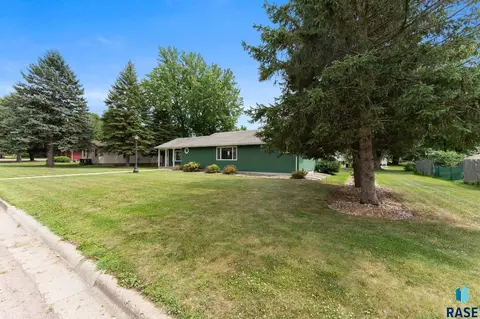 Exterior - 109 10th St E, Jasper, MN 56144 photo 1 of 7