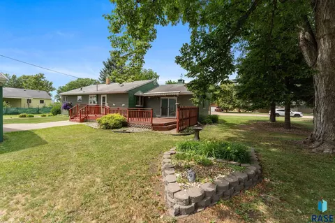 Exterior - 109 10th St E, Jasper, MN 56144 photo 3 of 7