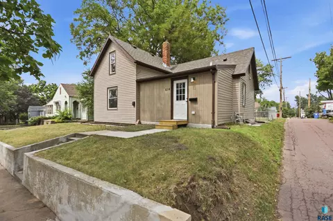 614 W 1st St, Sioux Falls, SD 57104