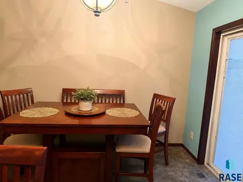 Dining - 5609 S Cain Ave S, Sioux Falls, SD 57106 photo 1 of 1
