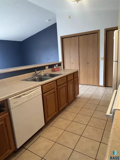 Kitchen - 4620 E 3rd St # 8, Sioux Falls, SD 57110 photo 4 of 6