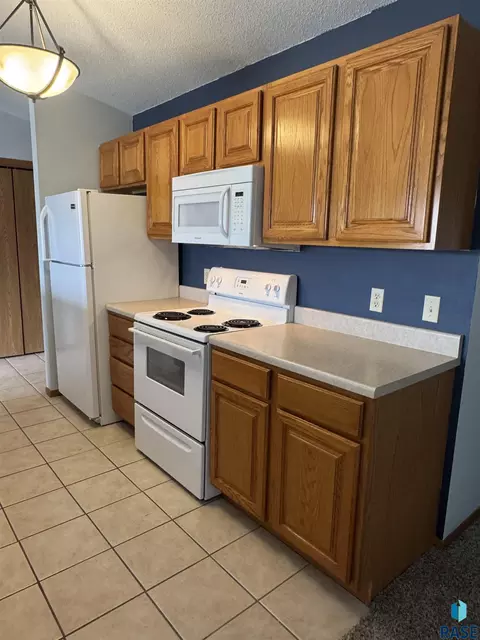 Kitchen - 4620 E 3rd St # 8, Sioux Falls, SD 57110 photo 3 of 6