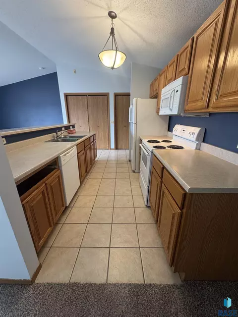 Kitchen - 4620 E 3rd St # 8, Sioux Falls, SD 57110 photo 2 of 6