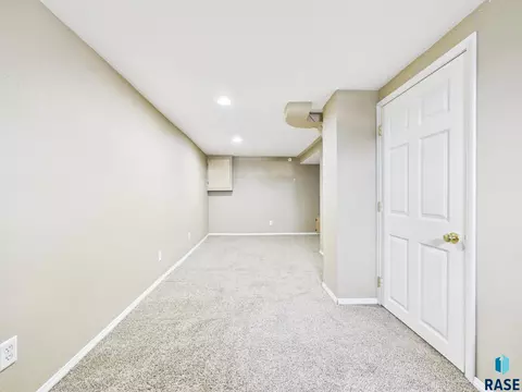 Other - 2105 S Duluth Ave, Sioux Falls, SD 57105 photo 4 of 5