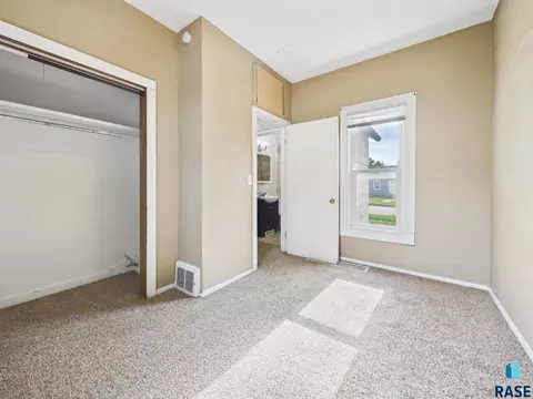 Bedroom - 2105 S Duluth Ave, Sioux Falls, SD 57105 photo 2 of 7