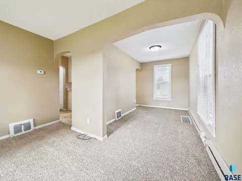 Living - 2105 S Duluth Ave, Sioux Falls, SD 57105 photo 6 of 7
