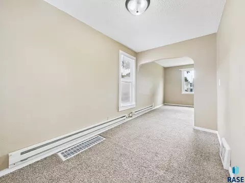 Living - 2105 S Duluth Ave, Sioux Falls, SD 57105 photo 7 of 7
