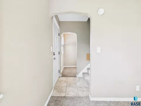 Entry Way - 2105 S Duluth Ave, Sioux Falls, SD 57105 photo 1 of 1