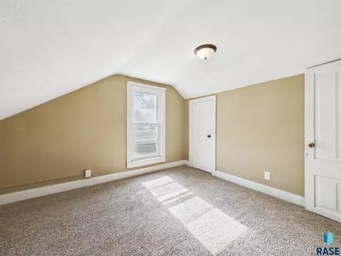 Bedroom - 2105 S Duluth Ave, Sioux Falls, SD 57105 photo 4 of 7