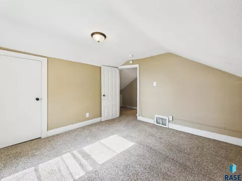 Bedroom - 2105 S Duluth Ave, Sioux Falls, SD 57105 photo 5 of 7