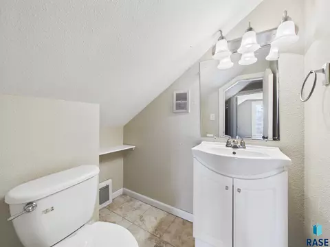 Bath - 2105 S Duluth Ave, Sioux Falls, SD 57105 photo 2 of 3