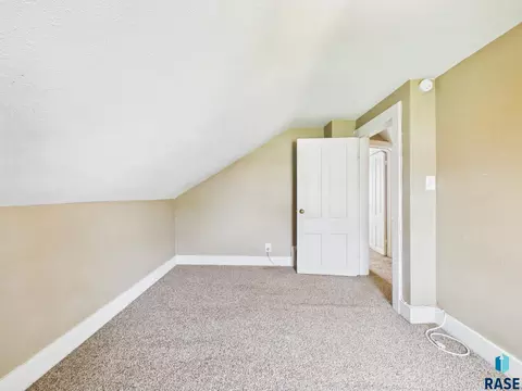 Bedroom - 2105 S Duluth Ave, Sioux Falls, SD 57105 photo 7 of 7