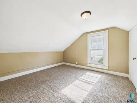 Bedroom - 2105 S Duluth Ave, Sioux Falls, SD 57105 photo 3 of 7