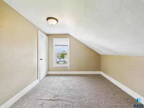Bedroom - 2105 S Duluth Ave, Sioux Falls, SD 57105 photo 6 of 7