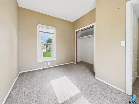 Bedroom - 2105 S Duluth Ave, Sioux Falls, SD 57105 photo 1 of 7