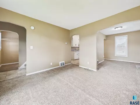 Living - 2105 S Duluth Ave, Sioux Falls, SD 57105 photo 3 of 7