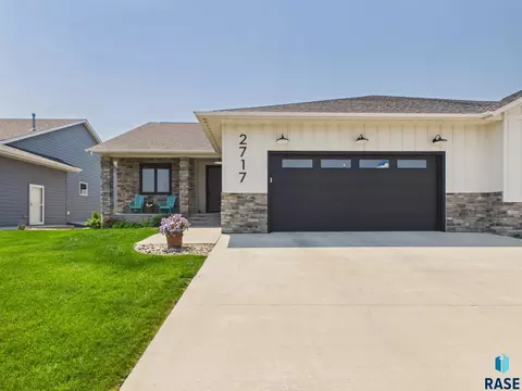 2717 W Oak Hill Dr, Sioux Falls, SD 57108