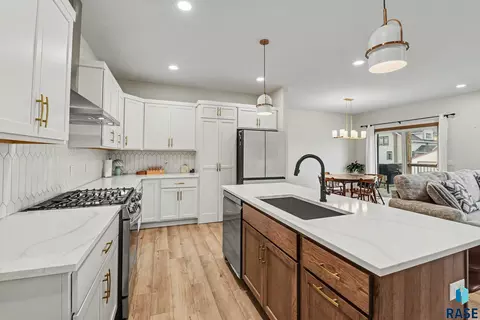 Kitchen - 1001 S Moonlight Cir, Brandon, SD 57005 photo 2 of 3