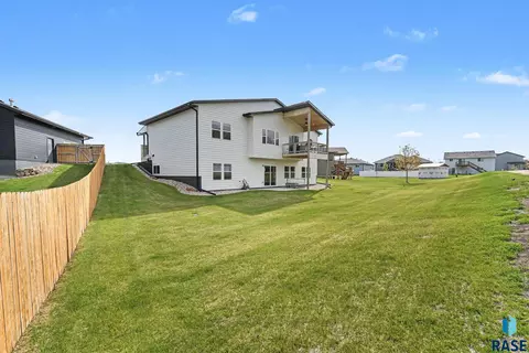 Exterior - 1001 S Moonlight Cir, Brandon, SD 57005 photo 5 of 5