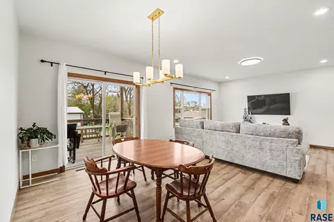 Dining - 1001 S Moonlight Cir, Brandon, SD 57005 photo 2 of 2