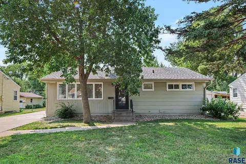 2905 S West Ave, Sioux Falls, SD 57105