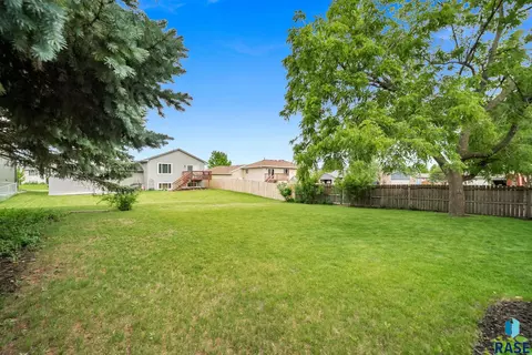 Exterior - 5604 S Drexel Dr, Sioux Falls, SD 57106 photo 7 of 7