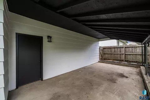 Exterior - 5604 S Drexel Dr, Sioux Falls, SD 57106 photo 3 of 7