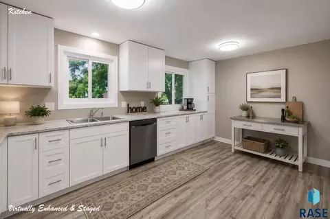 Kitchen - 5604 S Drexel Dr, Sioux Falls, SD 57106 photo 1 of 7