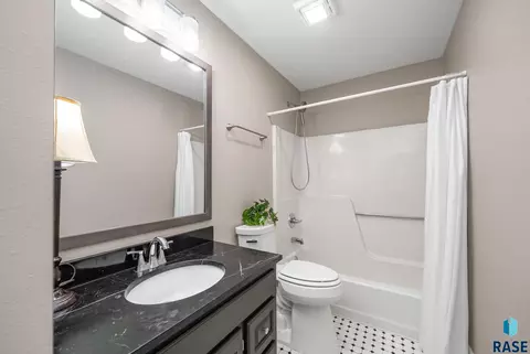 Bath - 5604 S Drexel Dr, Sioux Falls, SD 57106 photo 2 of 4