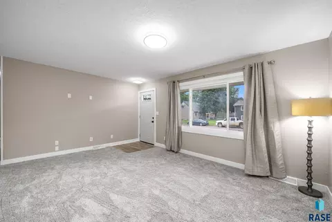 Living - 5604 S Drexel Dr, Sioux Falls, SD 57106 photo 2 of 6