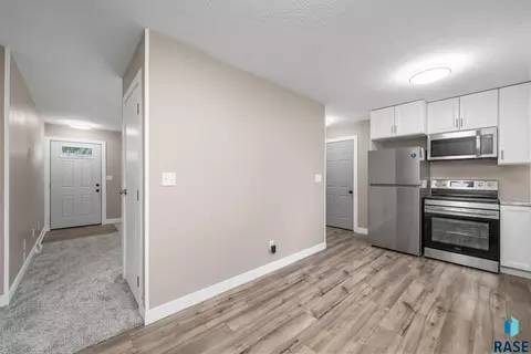 Entry Way - 5604 S Drexel Dr, Sioux Falls, SD 57106 photo 1 of 1