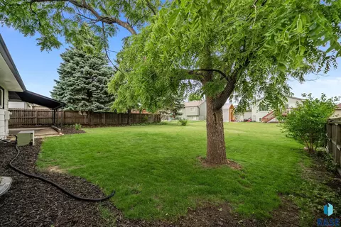 Exterior - 5604 S Drexel Dr, Sioux Falls, SD 57106 photo 5 of 7