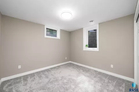 Bedroom - 5604 S Drexel Dr, Sioux Falls, SD 57106 photo 12 of 15