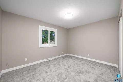 Bedroom - 5604 S Drexel Dr, Sioux Falls, SD 57106 photo 2 of 15
