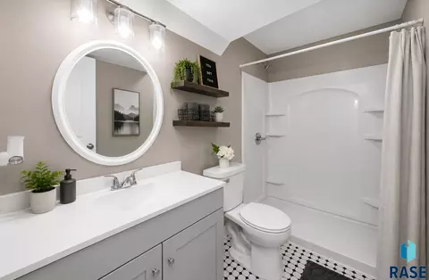 Bath - 5604 S Drexel Dr, Sioux Falls, SD 57106 photo 3 of 4