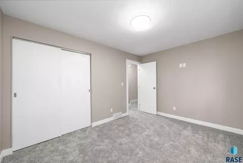 Bedroom - 5604 S Drexel Dr, Sioux Falls, SD 57106 photo 7 of 15