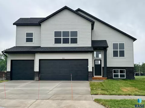 925 Estate St, Harrisburg, SD 57032