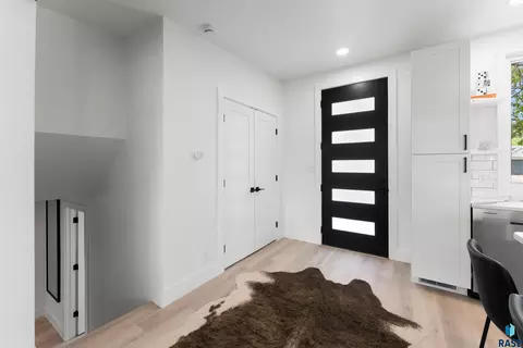 Entry Way - 105 E 36th St, Sioux Falls, SD 57105 photo 2 of 5