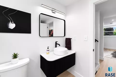Bath - 105 E 36th St, Sioux Falls, SD 57105 photo 4 of 5
