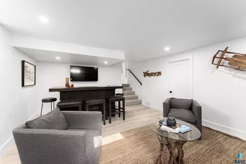 Living - 105 E 36th St, Sioux Falls, SD 57105 photo 7 of 8