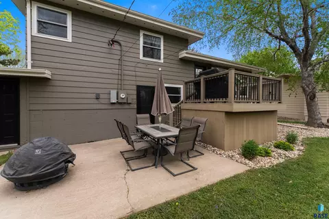 Exterior - 105 E 36th St, Sioux Falls, SD 57105 photo 12 of 16