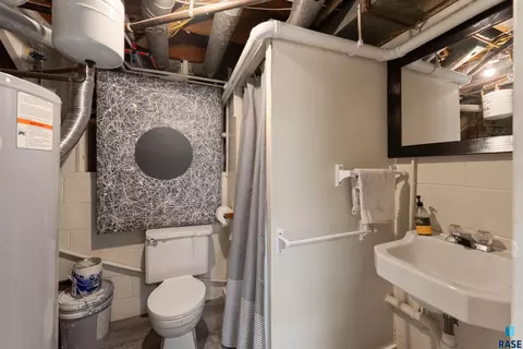 Bath - 105 E 36th St, Sioux Falls, SD 57105 photo 5 of 5